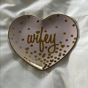 Wifey ring dish